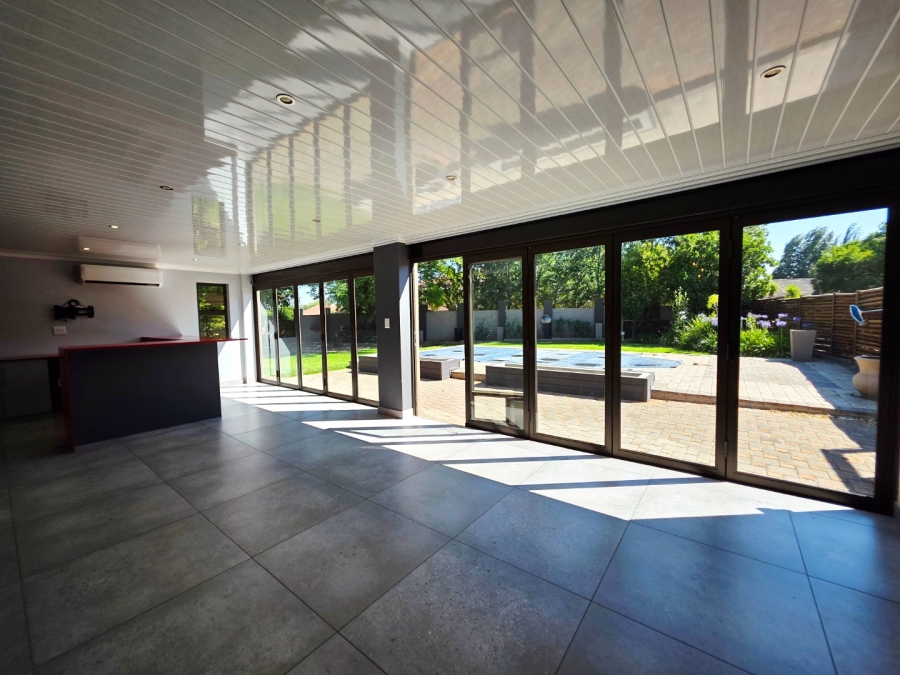 5 Bedroom Property for Sale in Langenhovenpark Free State